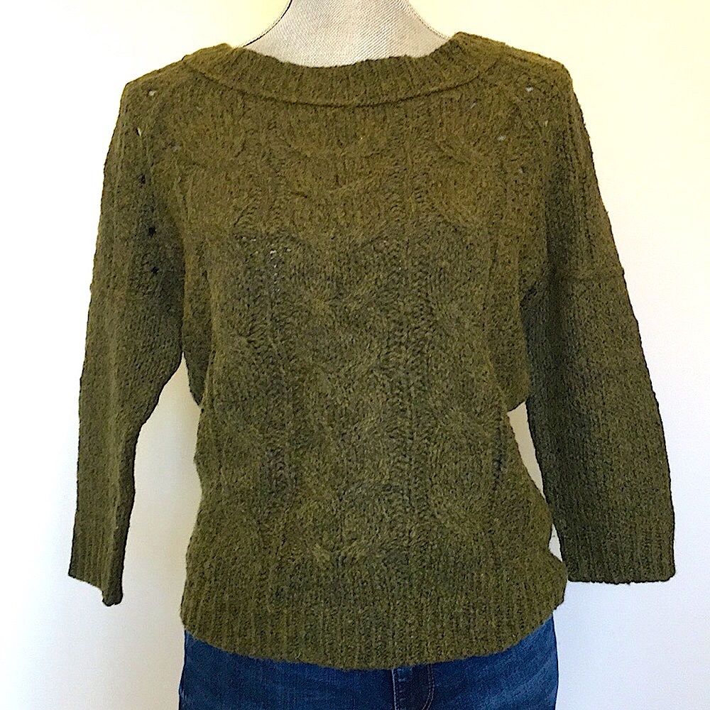 LOFT Cable Knit Exposed Seams 3/4 Sleeve Pullover Sweater, size Medium ❤️